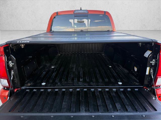 Used 2017 Toyota Tacoma TRD Off-Road w/ Premium & Technology Package AWD/4WD image 6