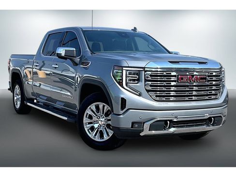 Used 2025 GMC Sierra 1500 Denali w/ Technology Package AWD/4WD image 3