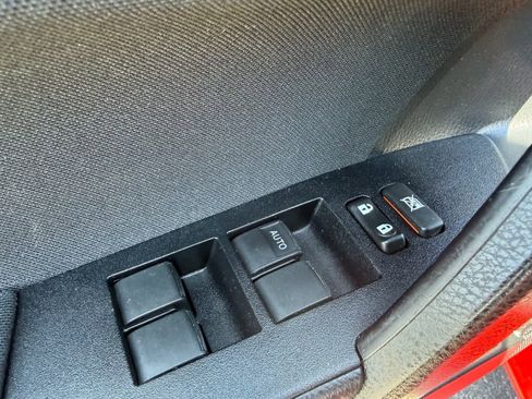 Used 2016 Toyota Corolla LE image 19