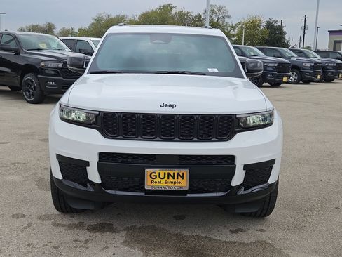 New 2025 Jeep Grand Cherokee L Altitude image 8