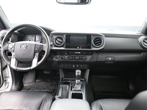 Used 2019 Toyota Tacoma TRD Off-Road image 25