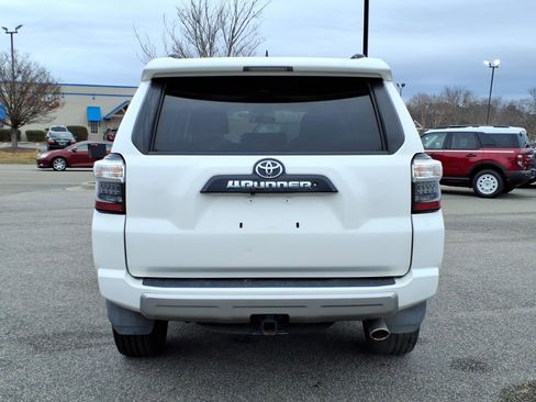 Used 2016 Toyota 4Runner 4WD image 30