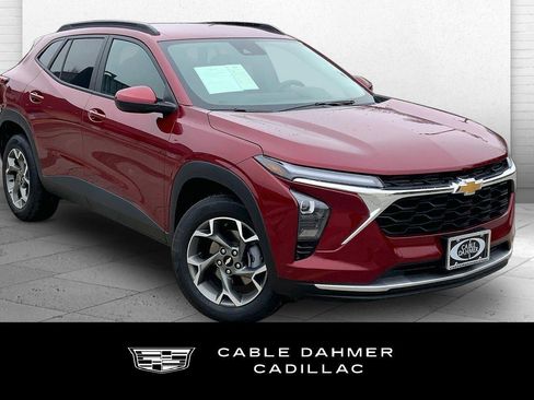 Used 2025 Chevrolet Trax LT w/ LT Convenience Package image 1