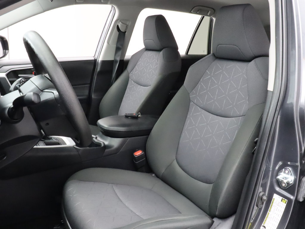 Used 2025 Toyota RAV4 XLE FWD image 10