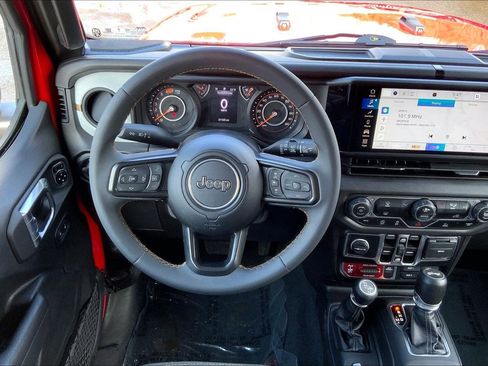 Certified 2024 Jeep Wrangler Willys image 5