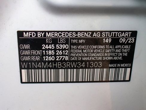 Used 2024 Mercedes-Benz GLB 250 4MATIC w/ Driver Assistance Package image 15