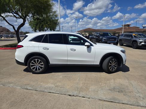 Used 2024 Mercedes-Benz GLC 300 4MATIC image 2