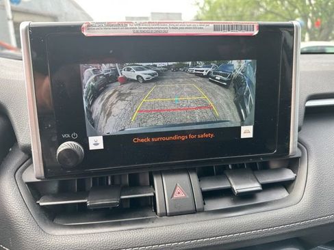 Used 2024 Toyota RAV4 LE AWD/4WD image 7