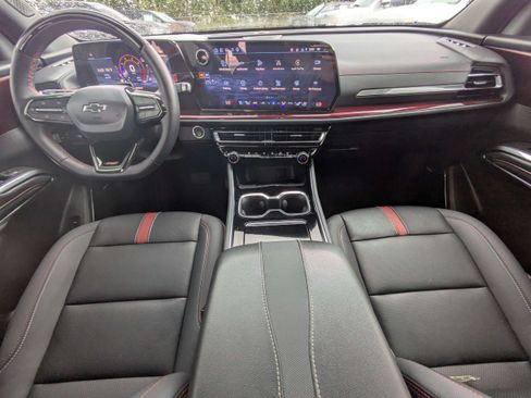 Used 2026 Chevrolet Traverse RS FWD image 13