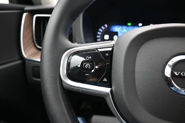 Used 2023 Volvo XC60 B5 Plus w/ Protection Package Premier FWD image 25