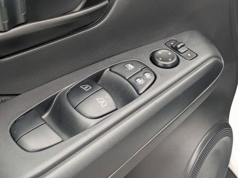 New 2025 Nissan Kicks Play S image 12