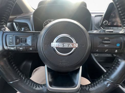 Used 2022 Nissan Rogue SV w/ SV Premium Package image 15