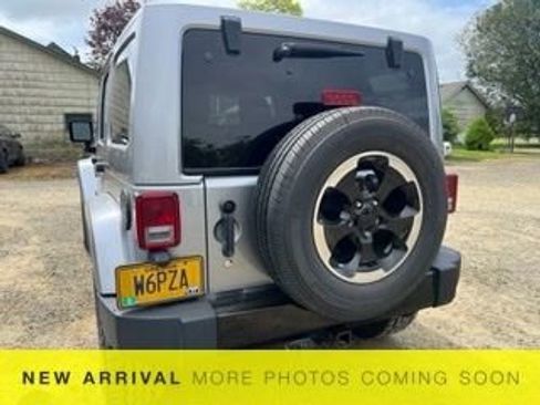 Used 2014 Jeep Wrangler Unlimited Sahara AWD/4WD image 2