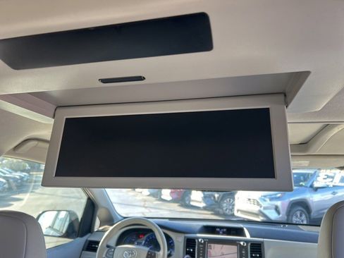 Used 2013 Toyota Sienna XLE image 26