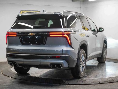 Used 2024 Chevrolet Traverse LT w/ Trailering Package image 4
