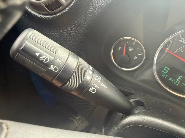 Used 2015 Jeep Wrangler Unlimited Sport w/ Connectivity Group AWD/4WD image 32