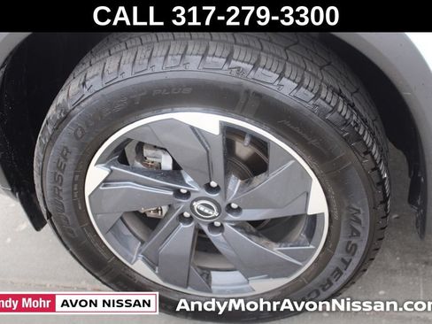 Used 2024 Nissan Rogue SV AWD/4WD image 13