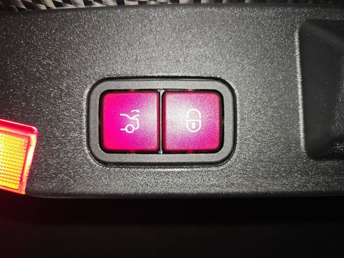 Used 2016 Mercedes-Benz SL 63 AMG image 11