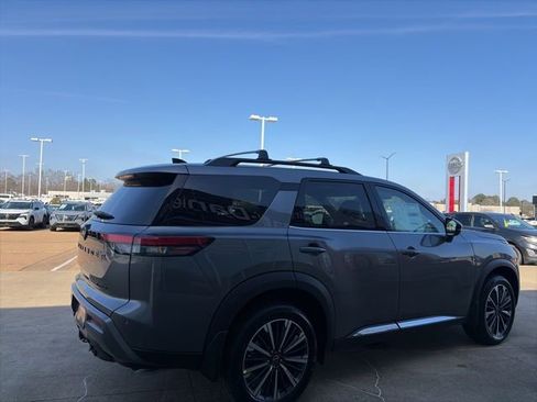 New 2026 Nissan Pathfinder Platinum image 4