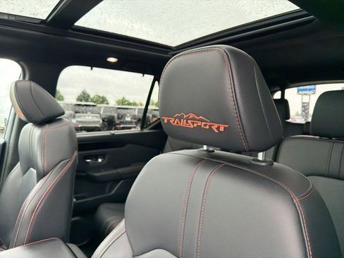 Used 2025 Honda Pilot TrailSport image 22