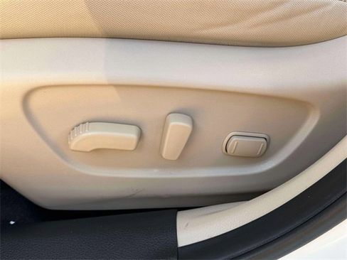 Used 2020 Nissan Rogue SV image 19