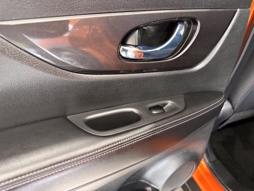 Used 2020 Nissan Rogue SV FWD image 20