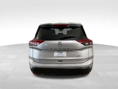 Used 2025 Nissan Rogue SV AWD/4WD image 8