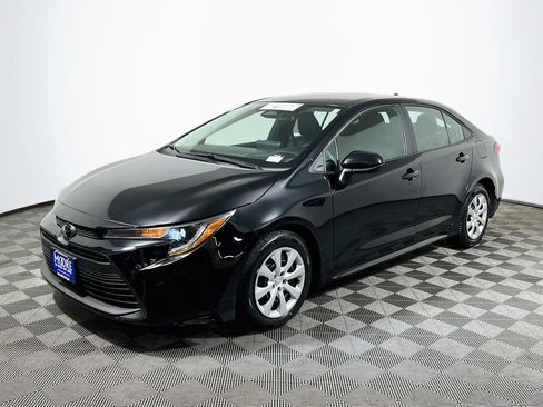 Certified 2025 Toyota Corolla LE FWD image 3