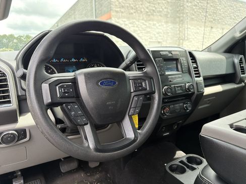 Used 2016 Ford F150 XLT RWD image 2
