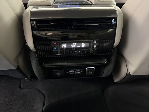 Used 2022 Jeep Wagoneer Series I image 37