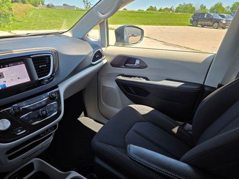 Used 2023 Chrysler Voyager LX FWD image 32