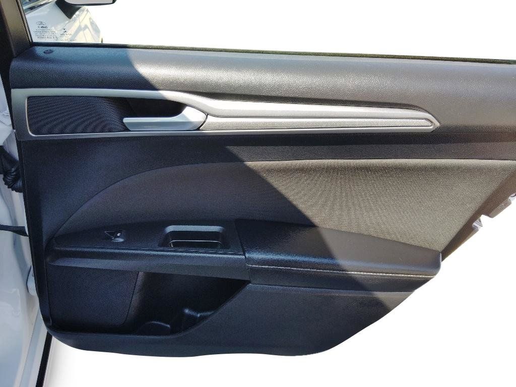 Used 2020 Ford Fusion SE FWD image 26