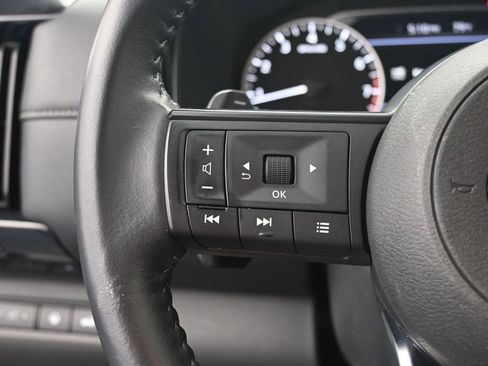 Used 2025 Nissan Pathfinder SV FWD image 30