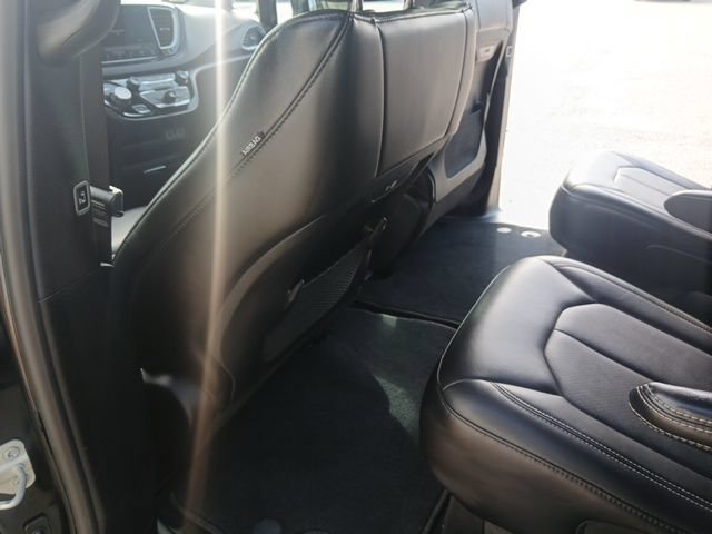 Used 2025 Chrysler Pacifica Select FWD image 17