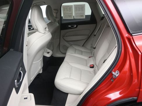 Used 2024 Volvo XC60 B5 Core AWD/4WD image 15
