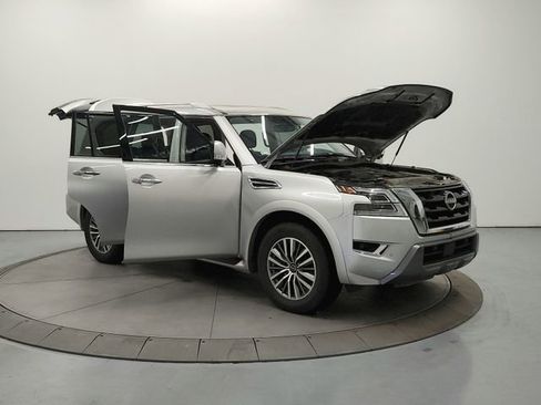 Used 2024 Nissan Armada SL image 9