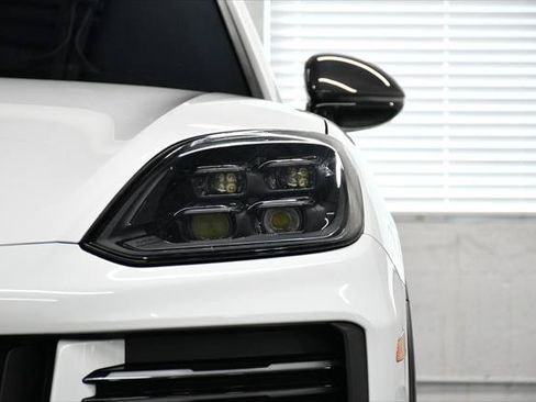 Used 2024 Porsche Cayenne Turbo GT AWD/4WD image 33