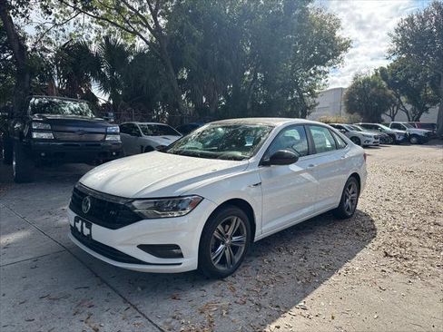 Used 2019 Volkswagen Jetta SE image 2