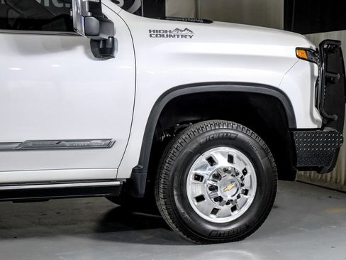 Used 2025 Chevrolet Silverado 3500 High Country w/ High Country Premium Package AWD/4WD image 7