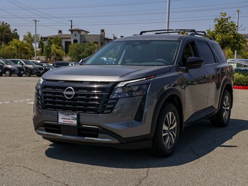 New 2026 Nissan Pathfinder SL FWD image 8