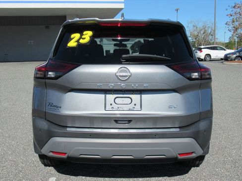 Used 2023 Nissan Rogue SV w/ SV Premium B Package image 6