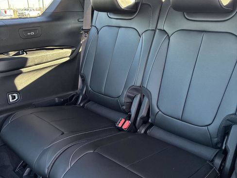 New 2025 Jeep Grand Cherokee L Limited image 10