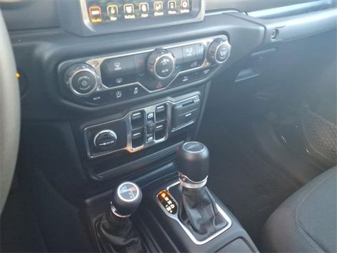 Used 2023 Jeep Gladiator Willys image 12