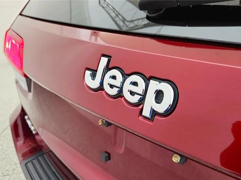 Used 2020 Jeep Grand Cherokee Laredo w/ Quick Order Package 2BN North AWD/4WD image 17
