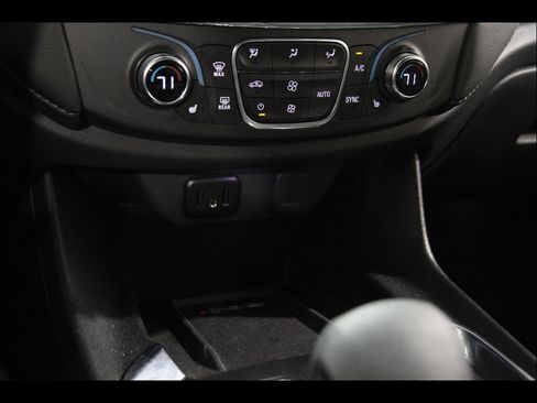 Used 2023 Chevrolet Traverse LT image 15