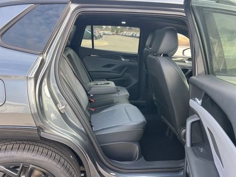 New 2026 Volkswagen Tiguan SE R-Line FWD image 25