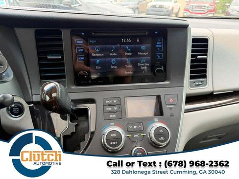 Used 2017 Toyota Sienna XLE w/ XLE Navigation Package FWD image 23