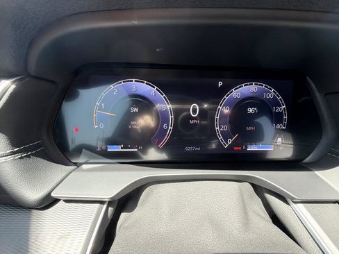 Used 2025 Jeep Grand Cherokee Altitude RWD image 10