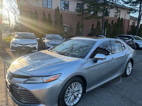 Used 2018 Toyota Camry XLE image 1