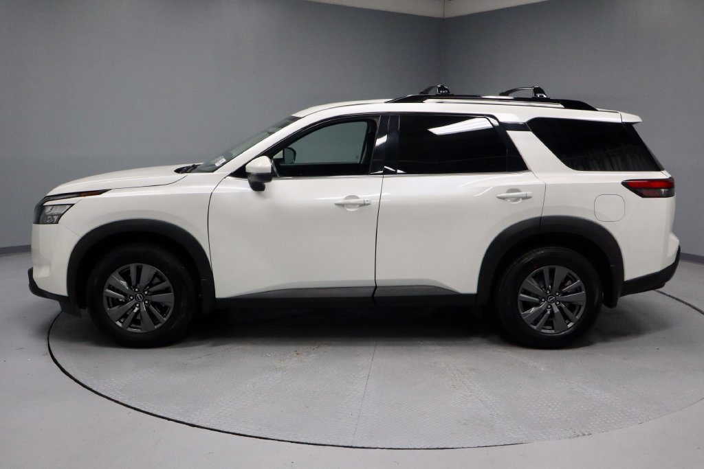 Used 2024 Nissan Pathfinder SV w/ Black Appearance Package AWD/4WD image 8
